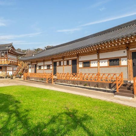 Gyeongju Gampo Byeolbit Hanok Pension Extérieur photo