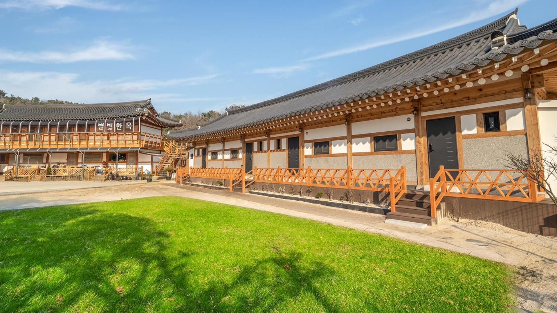 Gyeongju Gampo Byeolbit Hanok Pension Extérieur photo